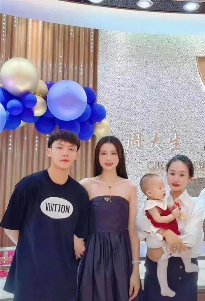 冲上热搜!中国男篮徐杰被曝赌球欠债数百万,多次出轨约炮(组图) - 4