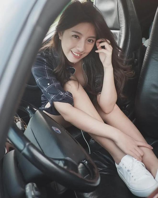 【美女】美女模特,性感火辣,前凸后翘,时髦又性感,非常养眼(组图) - 1