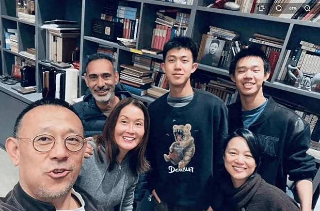 姜文在法国送女儿出嫁，姜一郎小腹隆起疑怀孕，洋女婿激动落泪（组图） - 11