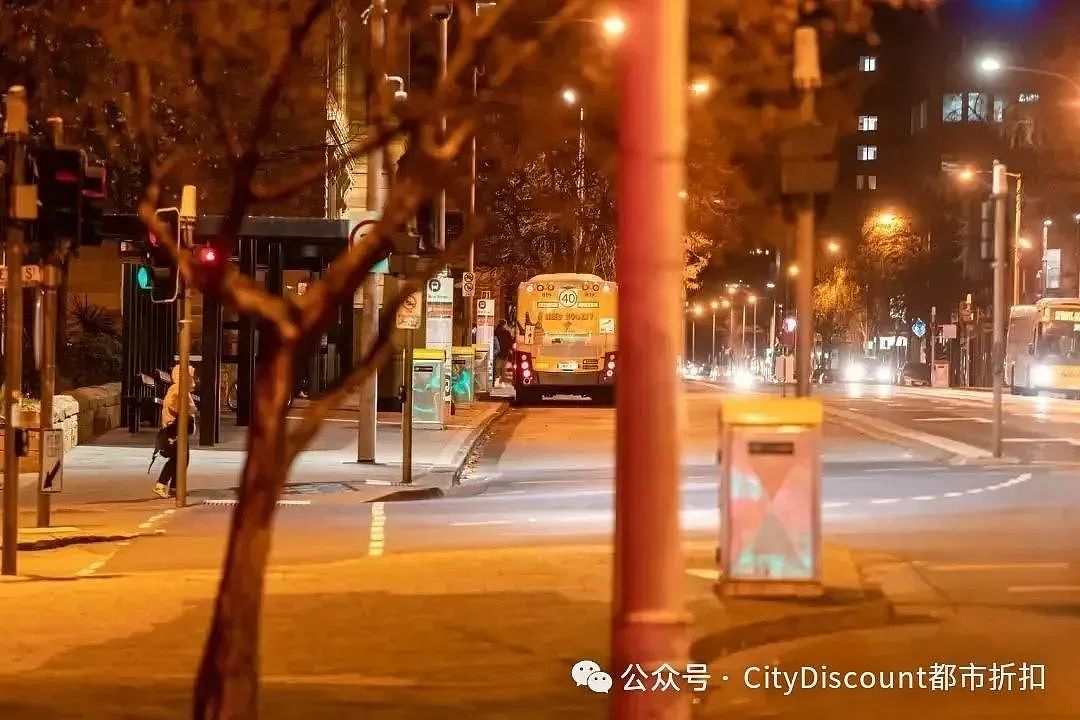半夜蒙面，上百名黑衣男子出现在墨尔本CBD；澳洲警方发布中国留学生被几十个人殴打至重伤案的进展（组图） - 6