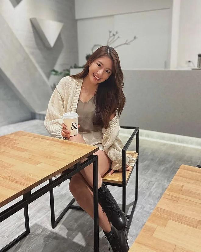 【美女】美女模特,性感火辣,前凸后翘,时髦又性感,非常养眼(组图) - 12