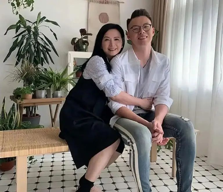 曾是香港一代女神，与梁朝伟同居六年分手，离婚后独自抚养儿子（组图） - 6