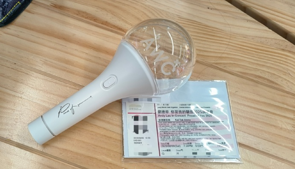 刘德华演唱会严禁拍摄,见粉丝摄像瞬间黑脸,现场画面曝光(组图) - 1