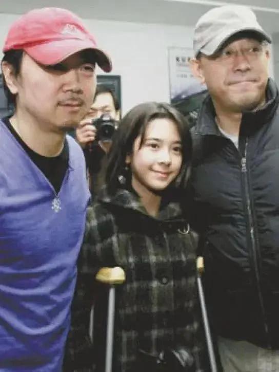 姜文在法国送女儿出嫁，姜一郎小腹隆起疑怀孕，洋女婿激动落泪（组图） - 8