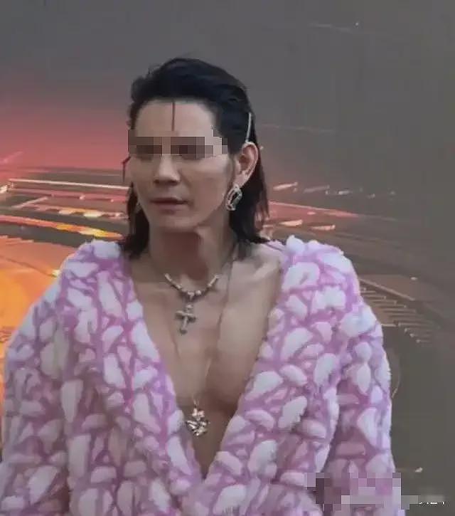 “女生”在线带货一不小心上身走光,看清颜值和身体后所有人傻了...(视频/组图) - 13