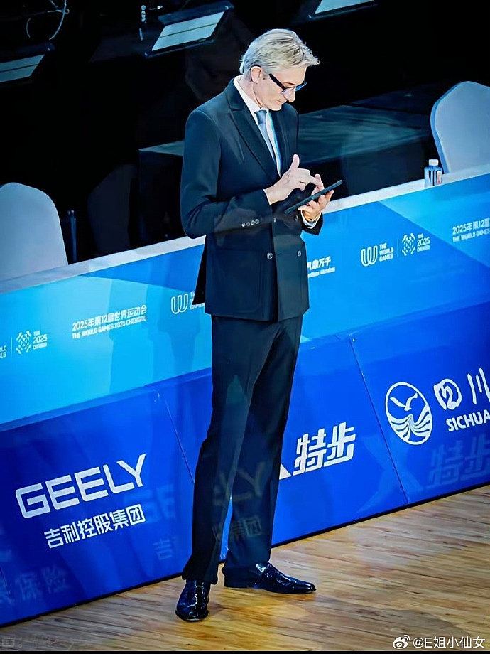 成都世运会拉丁舞裁判火出圈！分享优雅秘诀：把舞蹈融入生活（组图） - 3