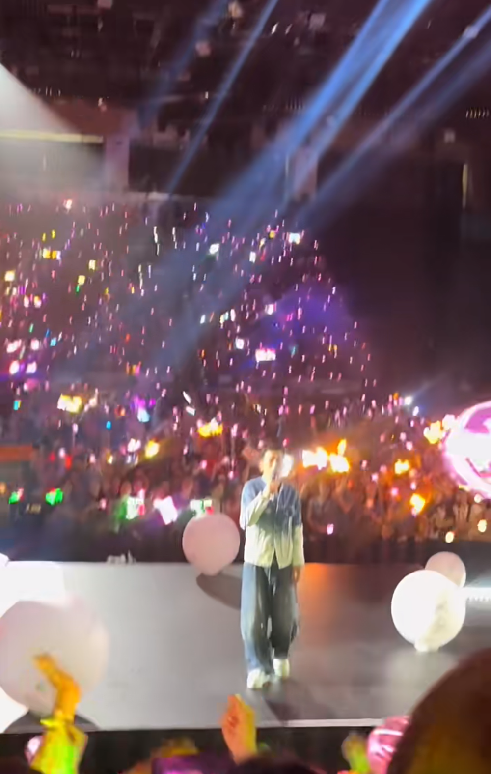 刘德华演唱会严禁拍摄,见粉丝摄像瞬间黑脸,现场画面曝光(组图) - 8