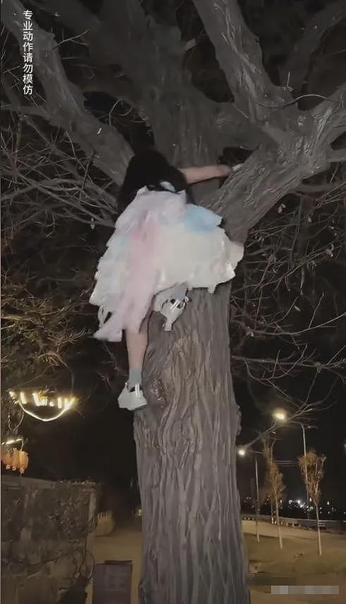 “女生”在线带货一不小心上身走光,看清颜值和身体后所有人傻了...(视频/组图) - 5
