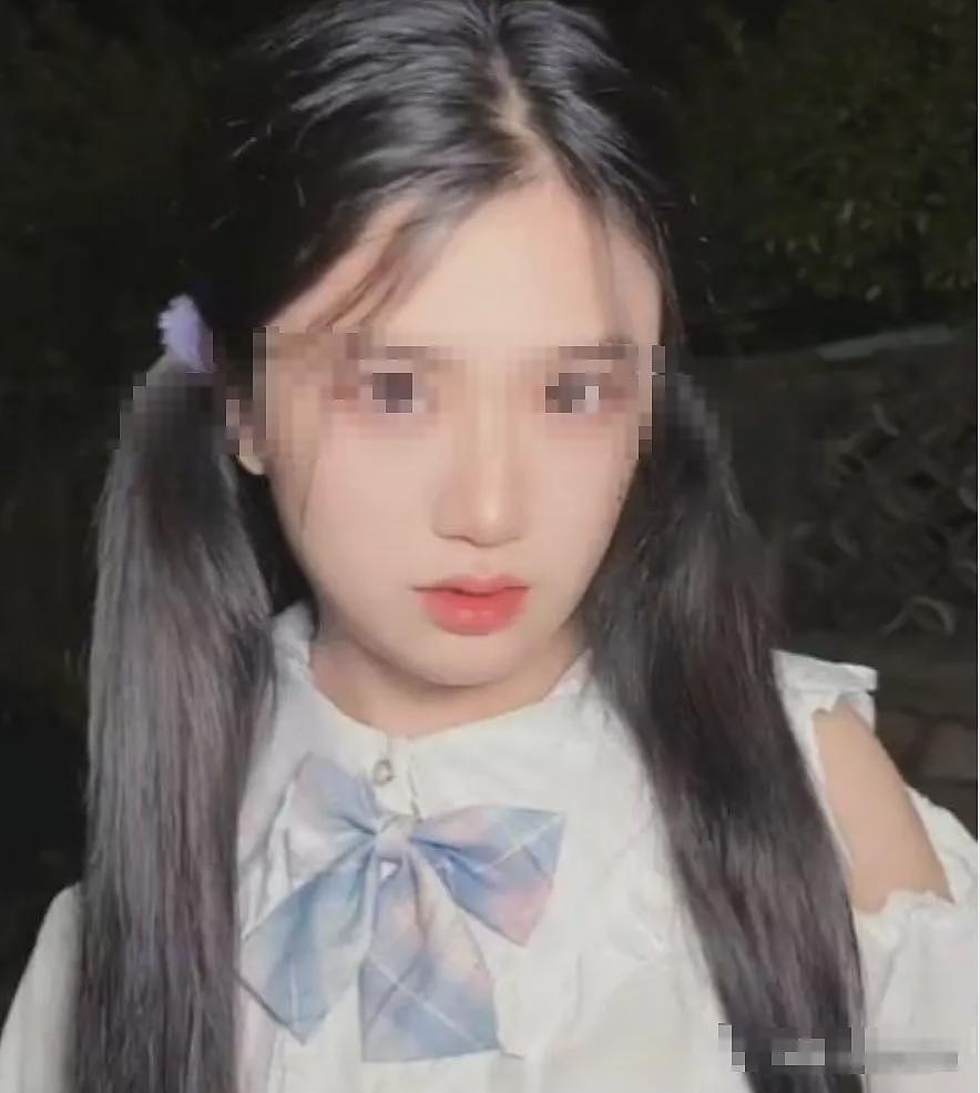 “女生”在线带货一不小心上身走光,看清颜值和身体后所有人傻了...(视频/组图) - 4