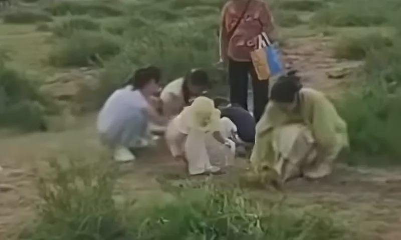 有人带铲子在景区挖“玛瑙和黄金”,当地发声:没黄金(视频/组图) - 1