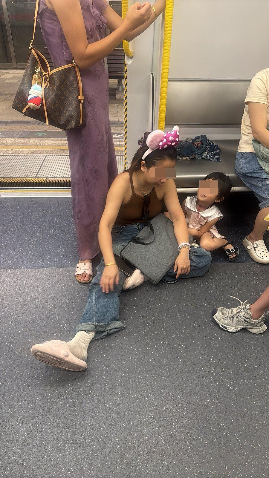 内地一家6口在香港地铁这样坐引爆热议，后续更夸张，网民：让大陆人丢脸（组图） - 3