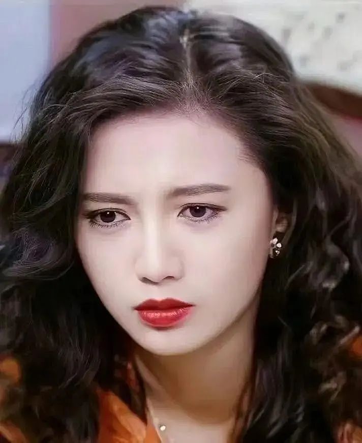 曾是香港一代女神，与梁朝伟同居六年分手，离婚后独自抚养儿子（组图） - 2