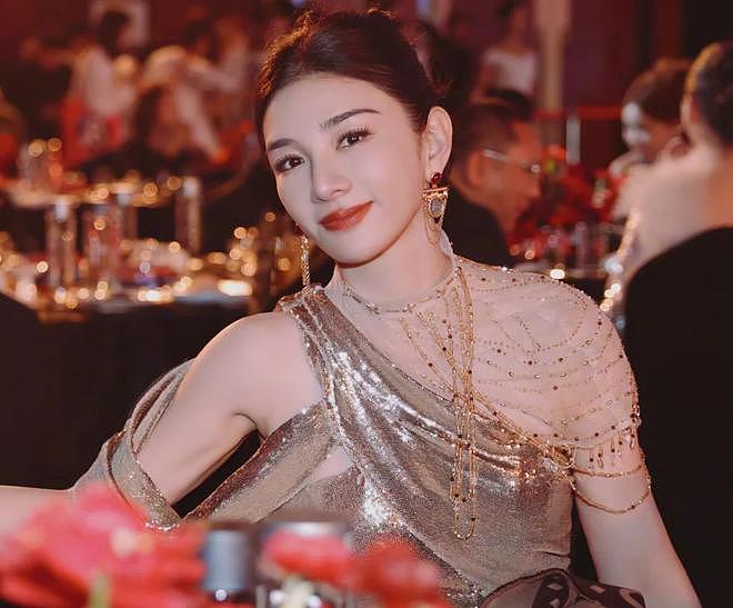 波及多位明星!黄奕翻车前夫爆料被扒,7个瓜有4个被证实是真的(组图) - 1