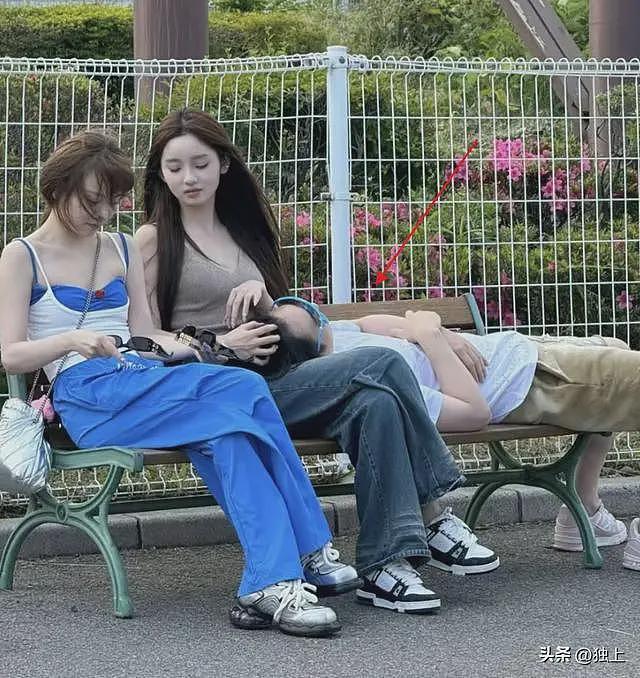 王思聪女友身材太哇塞了,国外穿“胸衣”出门,女生都忍不住心动(组图) - 10
