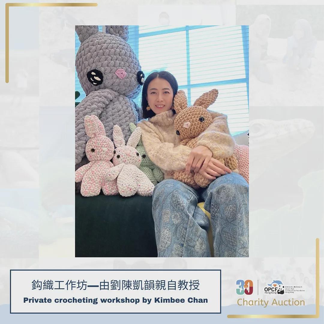 46岁甘比掌权后“不装了”!不背大刘送的爱马仕,每天穿自己织的毛衣(组图) - 8