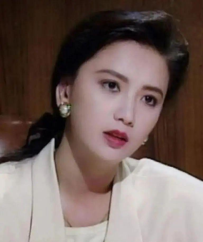 曾是香港一代女神，与梁朝伟同居六年分手，离婚后独自抚养儿子（组图） - 1