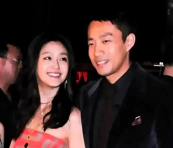 董子健孙怡被喊话:曾大秀恩爱的BE夫妇们,过期糖多甜如今就多苦(组图) - 51