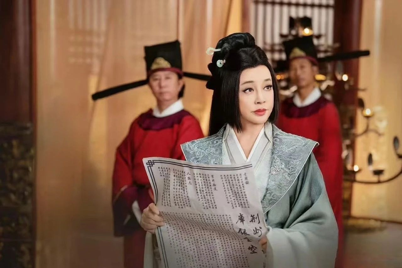 刘晓庆重回内娱顶流：74岁的“大女主”，不会认命（组图） - 16