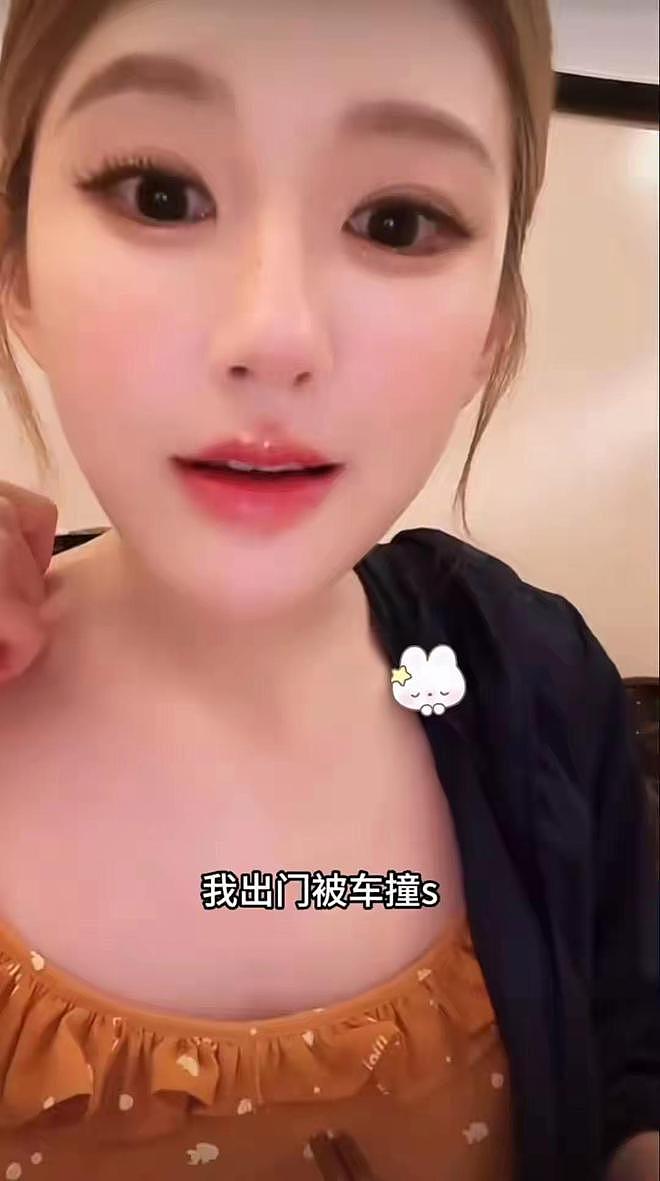 赵露思完全放飞自我,发疯、摆烂、抠脚、开直播怼黑粉,网友看得太过瘾(组图) - 5