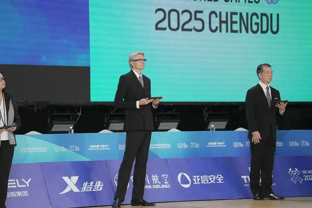 火爆全网！成都世运会超绝九头身裁判走红，本人回应（视频/组图） - 1