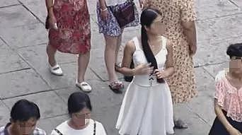 39岁杨幂又被骂上热搜,评论区脏话一片,网友:怎么不捂着点(组图) - 25