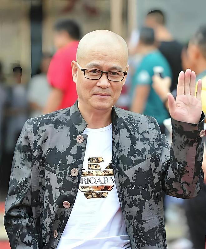 58岁著名歌手李进当爸！与小25岁娇妻拍全家福，喊话歌迷帮忙取名（组图） - 6