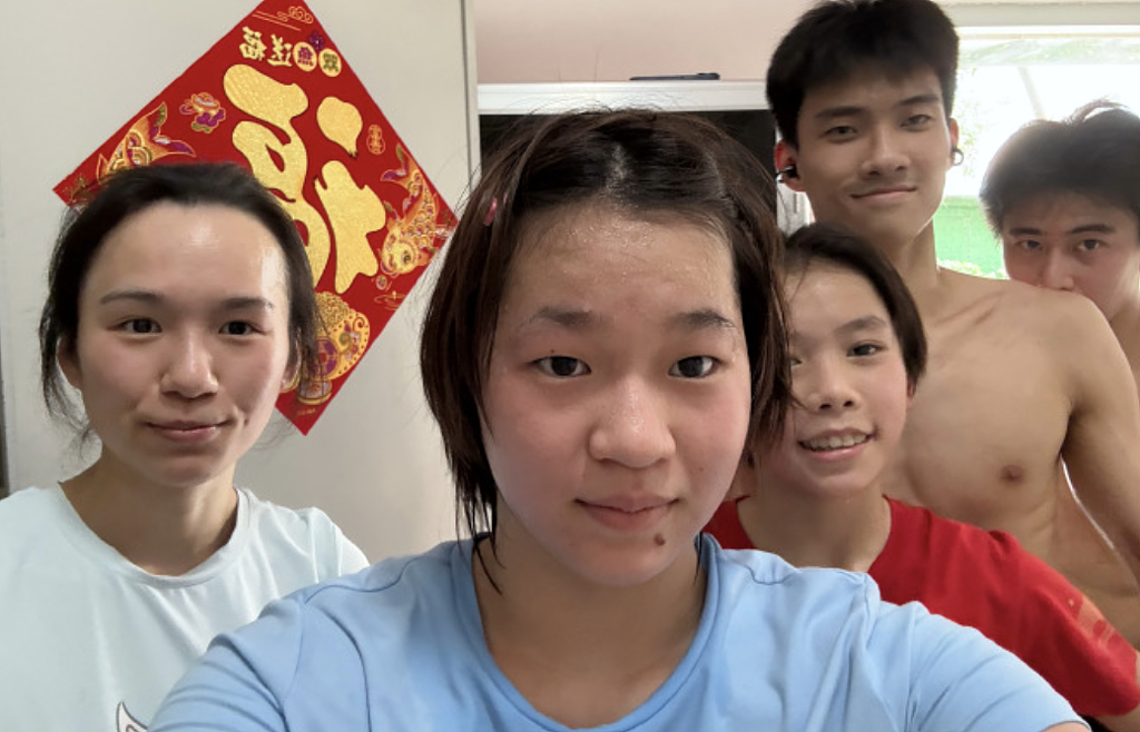 全红婵瘦了!时隔2个月罕见晒自拍照,归队训练(图) - 1