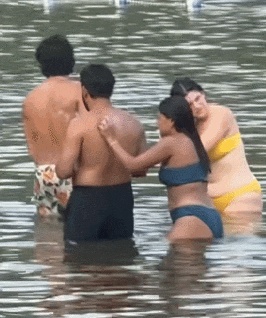 炸裂！ 4名印度男女加拿大湖里洗澡！ 搓背、擦屁屁…多省湖海粪便细菌超标（组图） - 5