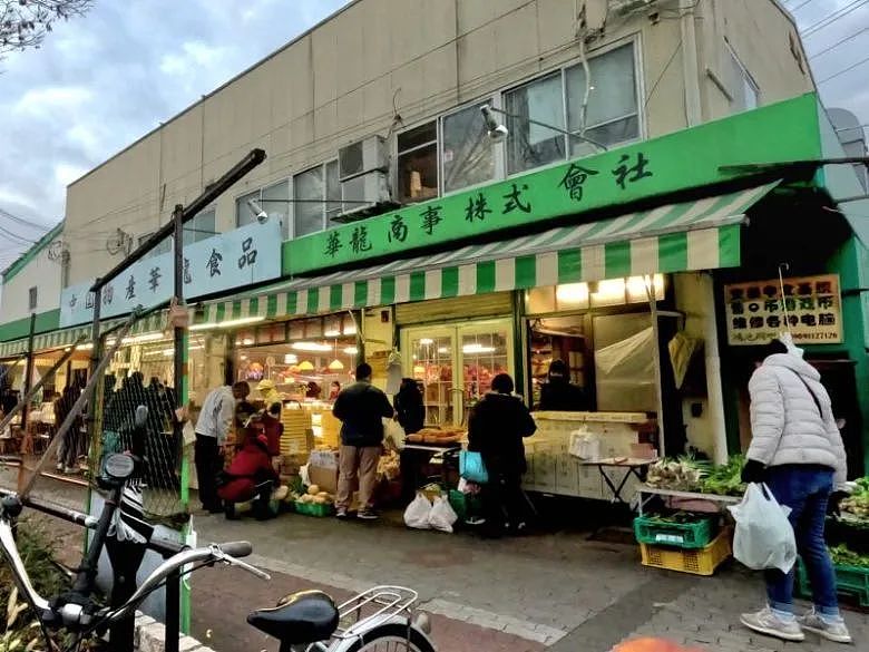 日本警察当上“城管”驱赶中国小贩…日本网友:大阪已经变成了中国的殖民地!(组图) - 1