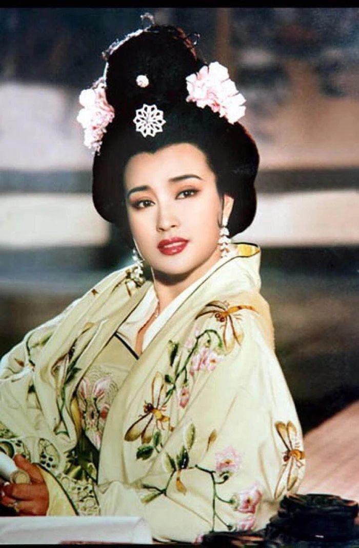 刘晓庆重回内娱顶流：74岁的“大女主”，不会认命（组图） - 4