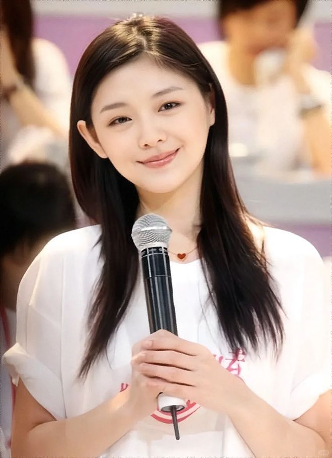 11岁小玥儿正脸曝光！居家吃雪糕悠闲自在，五官神态简直大S翻版（组图） - 18