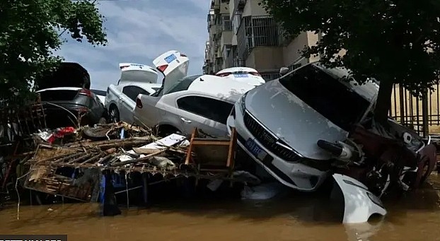 北京暴雨致44死!官方号召民众捐款,网友:杨兰兰捐了多少(组图) - 1