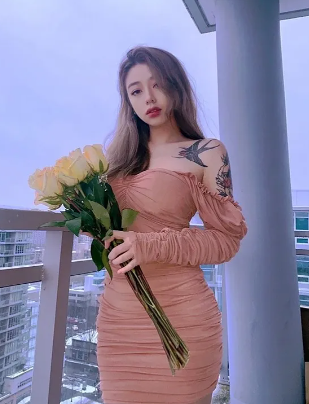 【美女】97年海外辣妹“比基尼照”吸粉无数,34D+蜜桃臀绝了…(组图) - 11
