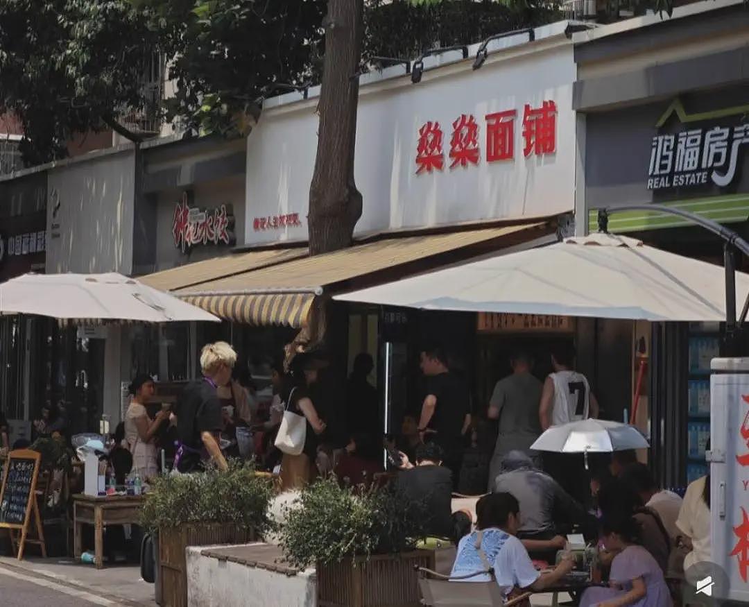 直播吐槽“被公司欺负”的赵露思火成小红书带货一姐，“住千万豪宅还得当牛马让打工人心疼坏了”？（组图） - 9