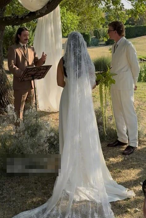 指腹为婚？姜文女儿法国出嫁，面部浮肿一脸孕相，与之前判若两人（组图） - 13