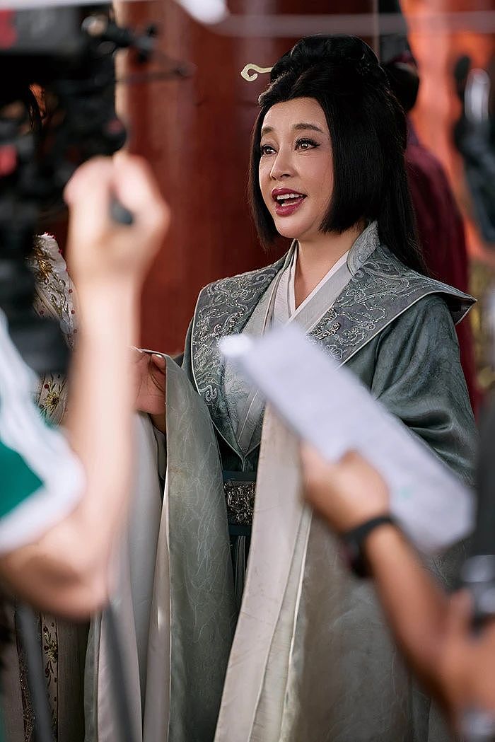 刘晓庆重回内娱顶流：74岁的“大女主”，不会认命（组图） - 2