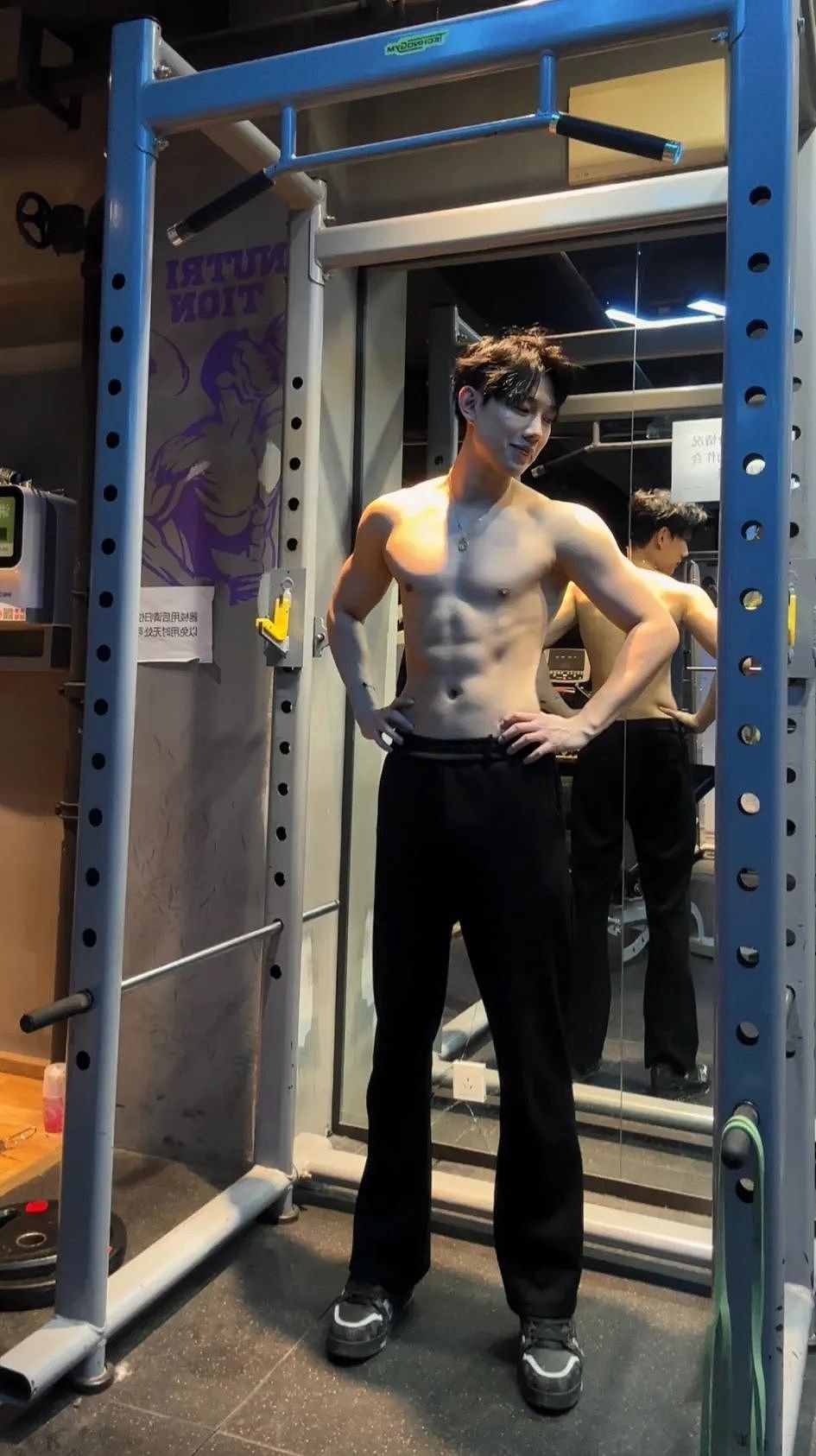 【帅哥】189顶级肌肉男模，一场高达三位数，腹肌长腿着实诱人...（组图） - 14