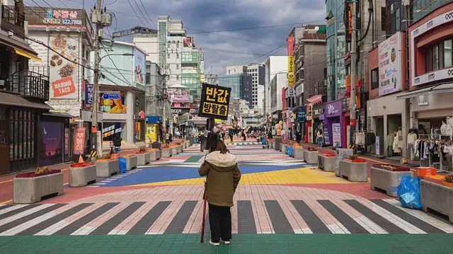 首尔“暖心便利店”: 这里如何抚慰孤独的韩国人(组图) - 1