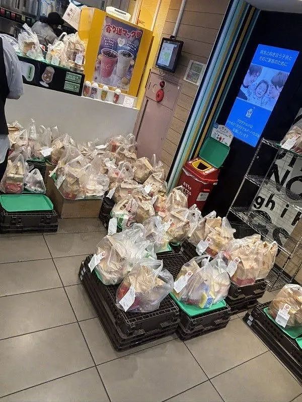 中国黄牛倒卖麦当劳又大量丢弃引众怒！日本网友发起抵制后发现日本麦当劳老板是中国人…（组图） - 10