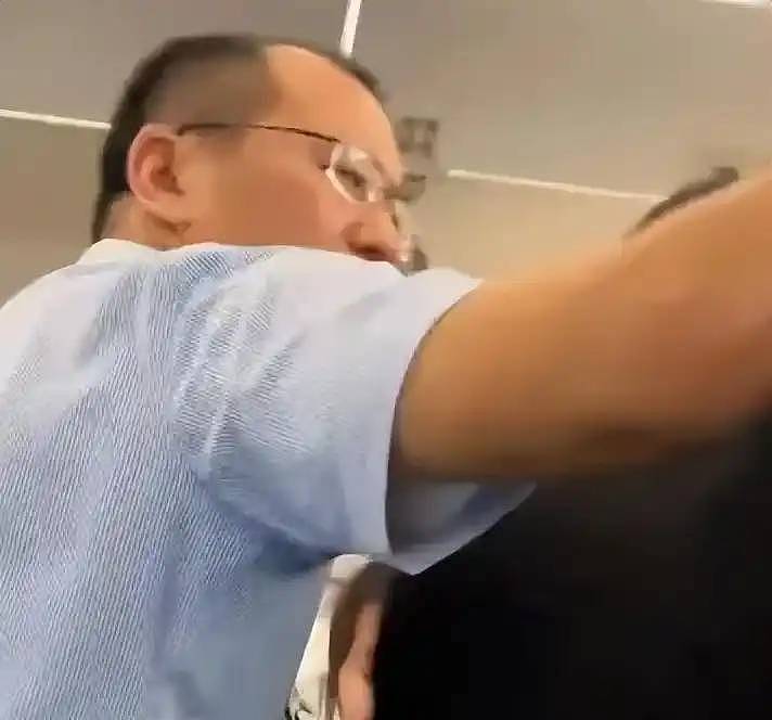 南航打人事件:熊家长社死,父亲身份被扒(组图) - 18
