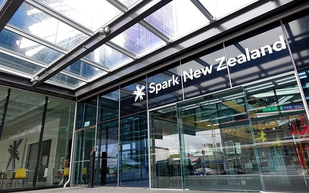 奥克兰市中心广场发现可疑包裹!紧急封锁疏散;Spark出售数据中心75%股权,1/5新企业陷入亏损!住宿餐饮大批赤字(组图) - 2