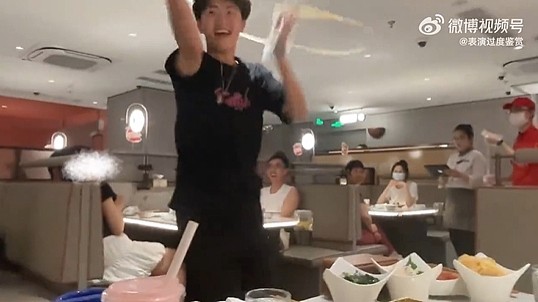 【爆笑】为啥我的屁股会在椅子上留下这种印记？网友：可怕！你的屁股已经被坐“死”了...（组图） - 16