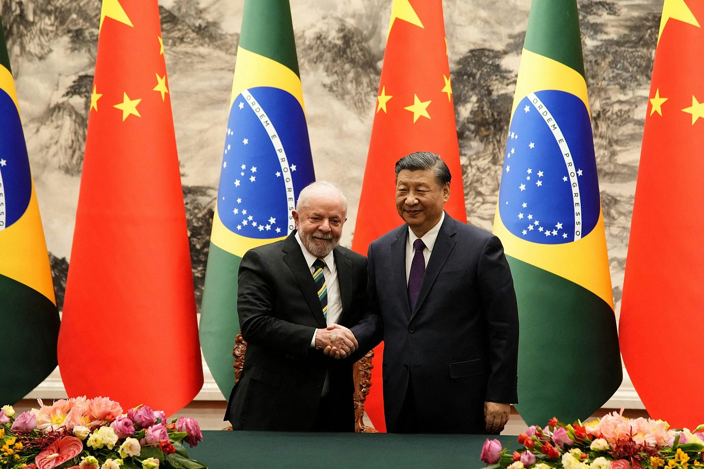 习近平与巴西总统卢拉通电话，强调各国应团结反对单边保护主义（组图） - 2