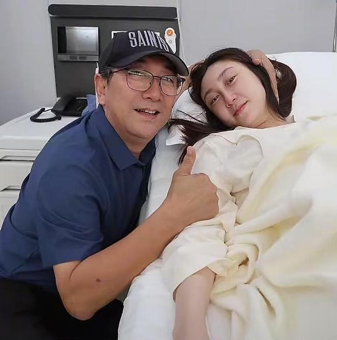 水均益官宣当姥爷，与前妻罕见同框，水亦诗产女，女婿清华毕业（组图） - 10