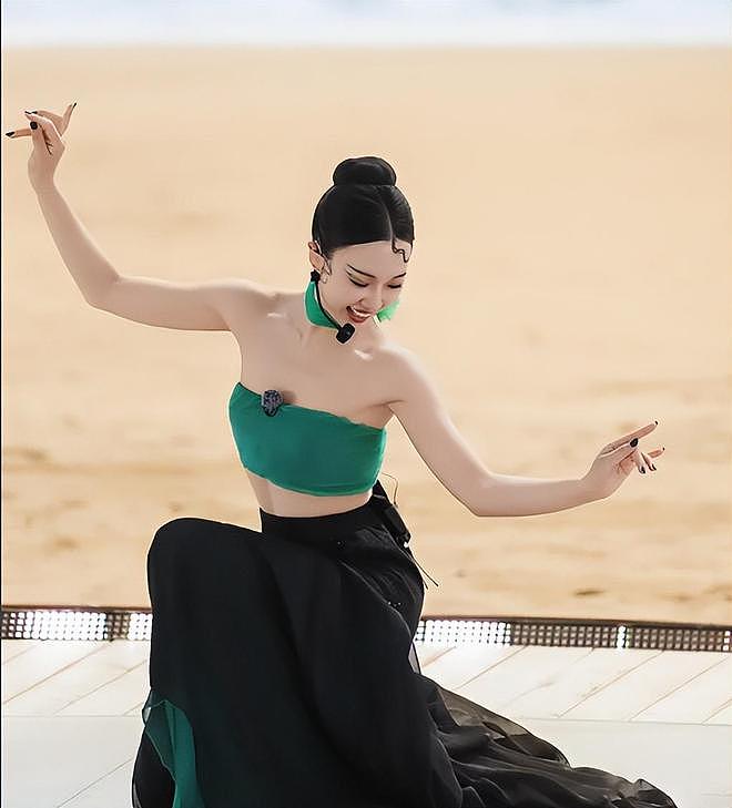 洗衣机长蘑菇,冰箱塞袜子?管乐的家太乱,却靠演技杀成顶流(组图) - 12