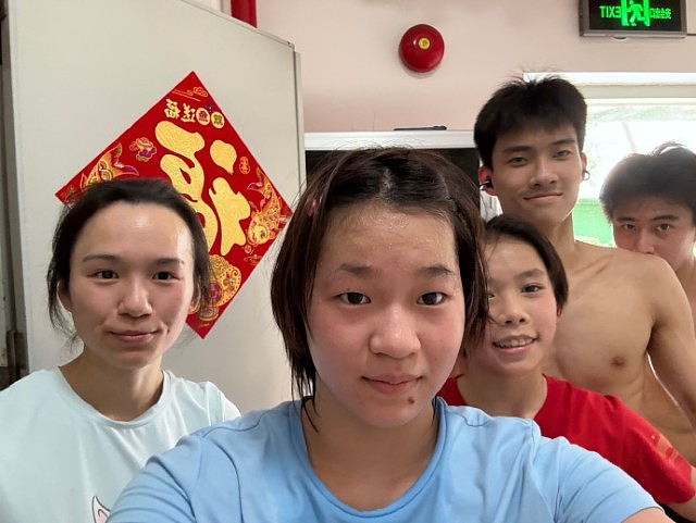 全红婵瘦了时隔2个月罕见晒自拍照！归队训练模样曝光（组图） - 4