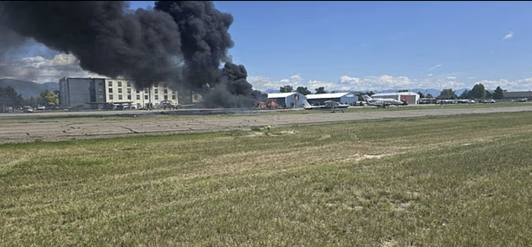 飞机突发爆炸！落地撞机烧成火球，载198人客机被撞裂！高空出事，迫降加拿大（视频/组图） - 2