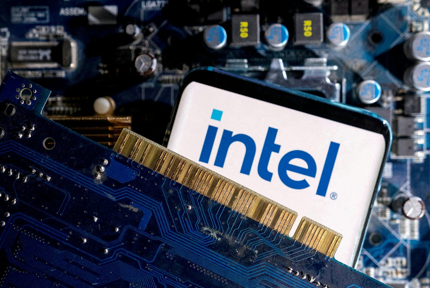 特朗普与Intel CEO陈立武会面，称阁员下星期会再晤对方（组图） - 3