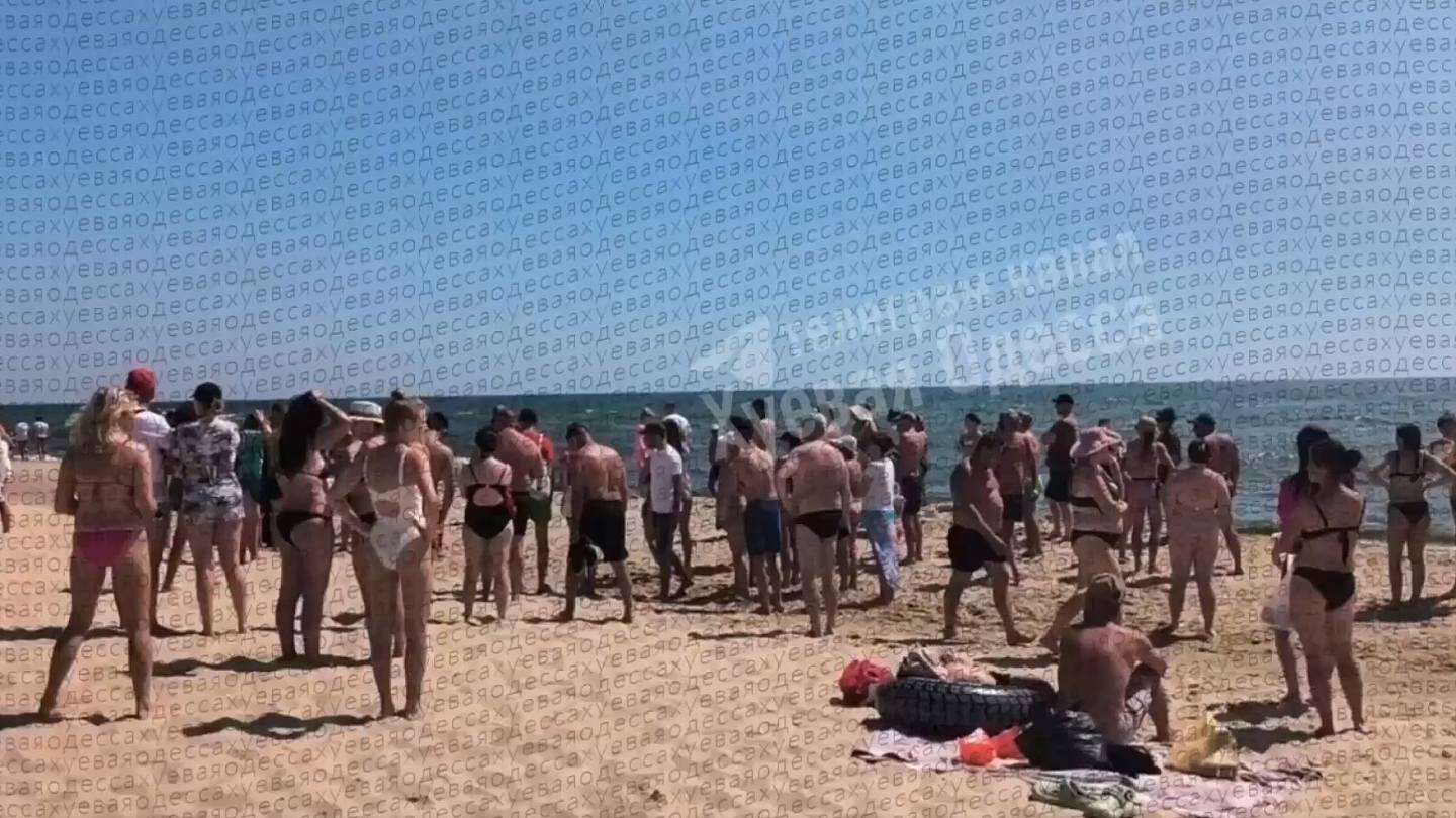 3游客乌克兰海滩戏水遭水雷炸死，现场如世界末日（组图） - 1