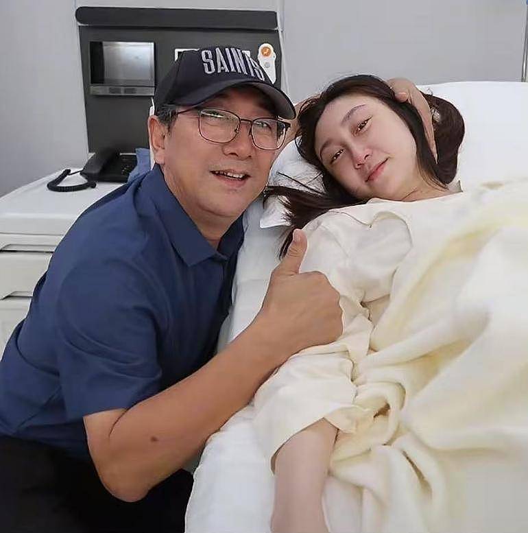 水均益官宣当姥爷，与前妻罕见同框，女婿清华毕业（组图） - 10